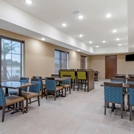 Comfort Inn & Suites