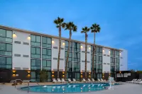 DoubleTree by Hilton Palmdale - Pools