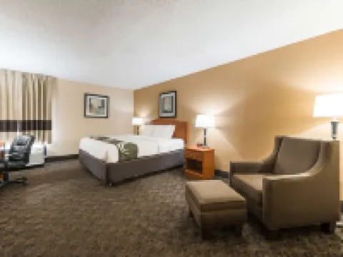 Quality Inn & Suites Hotels in Portage