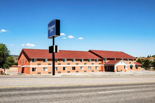 Rodeway Inn & Suites - parkir