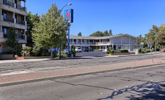 Motel 6 Walnut Creek, CA