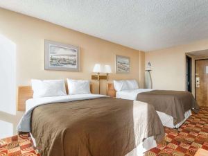 Travelodge by Wyndham Sheboygan