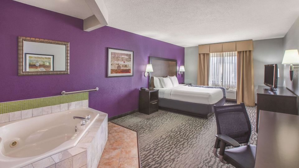 La Quinta Inn & Suites by Wyndham Erie
