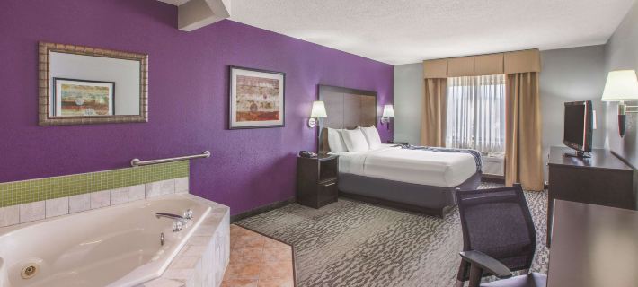 La Quinta Inn & Suites by Wyndham Erie Hotel a Summit Township