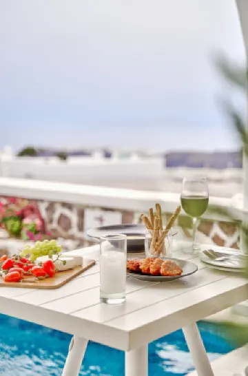 Merovigliosso Hotels near Imerovigli Town