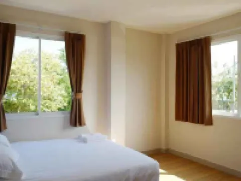 J-House Phetchaburi เจเฮาส์ เพชรบุรี โรงแรมในอำเภอเมืองเพชรบุรี