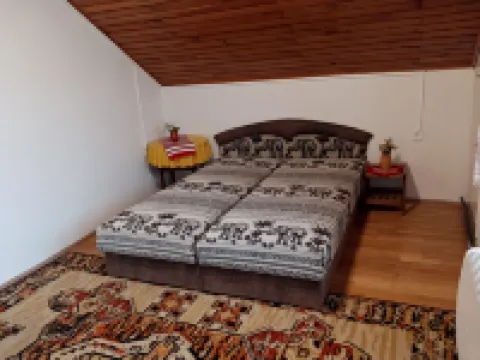 A Whole Holiday House with a Garden in Fonyod for 2-10 Persons Hotels in Fonyodi