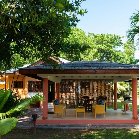 Villas des Alizes Beachfront Suites and Garden Villas