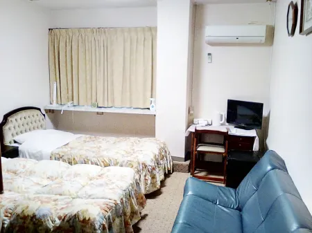 Sunshine Hotel Отели рядом со станцией JR Shingu station