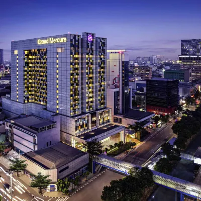 Grand Mercure Jakarta Harmoni Hotels near Juanda Railway Station