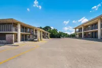 Quality Inn & Suites Hot Springs - Lake Hamilton - parking