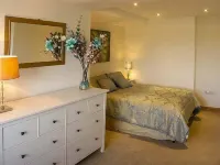 Crud yr Awel Apartment Hotels in Y Felinheli