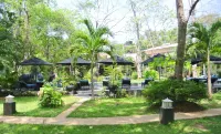 Flower Garden Eco Village Hotel dekat Fresco Nature Villa