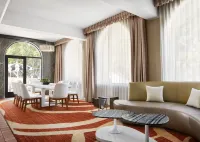 Pasadena Hotel & Pool