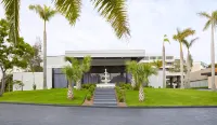 Holiday Inn Warwick Farm Hotels in Villawood
