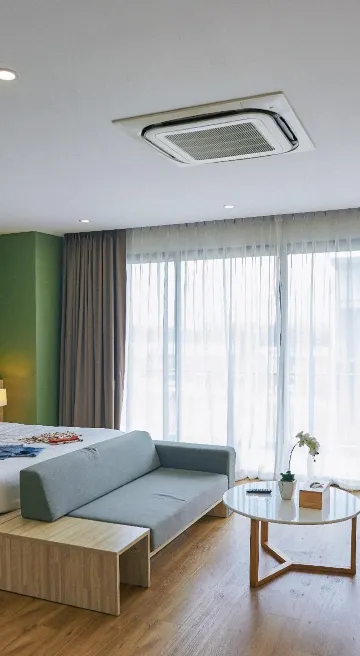 ห้องเอ็กเซ็กคูทีฟพร้อมทิวทัศน์สระว่ายน้ำ