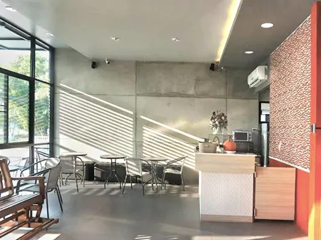 Mila Garden Отели рядом с достопримечательностью «Roi Et Tower»