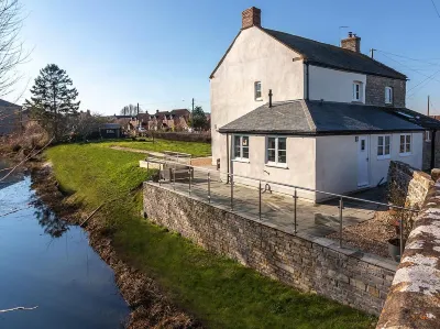 700韋斯特波特飯店 Merriott Gospel Hall附近的飯店