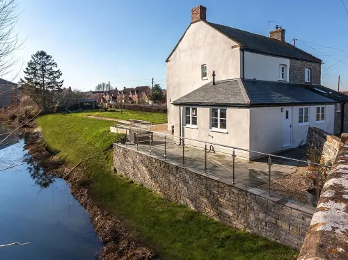 700 Westport Hotels in Langport