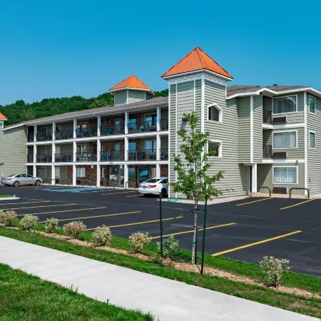 Gold Coast Inn ⁀➷ Breathtaking Sunsets ➠ Standard Lake View Room ➠ 106
