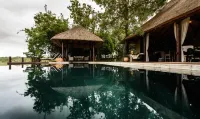 Khaya Ndlovu Safari Manor - Infinity Pools
