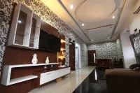 Shanrilla Hotel Hotel di Cihideung