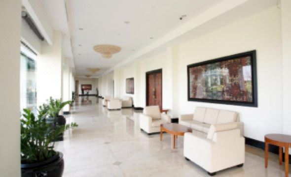 Sintesa Peninsula Hotel