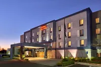 Hampton Inn & Suites Salem Các khách sạn gần McCulloch Stadium