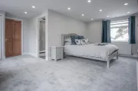 Pendeilo Villa - 5 Bedroom Holiday Home - Amroth - 3-Star