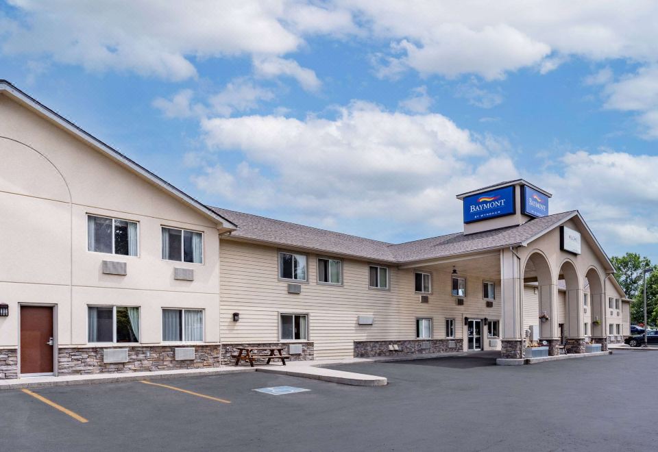 [베이몬트 바이 윈덤 보제만의 실내 수영장]