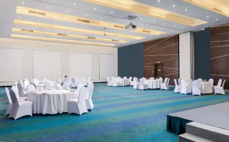 Radisson Rosa Khutor (Рэдиссон Роза Хутор) Отели рядом с достопримечательностью «Смотровая поляна 960»