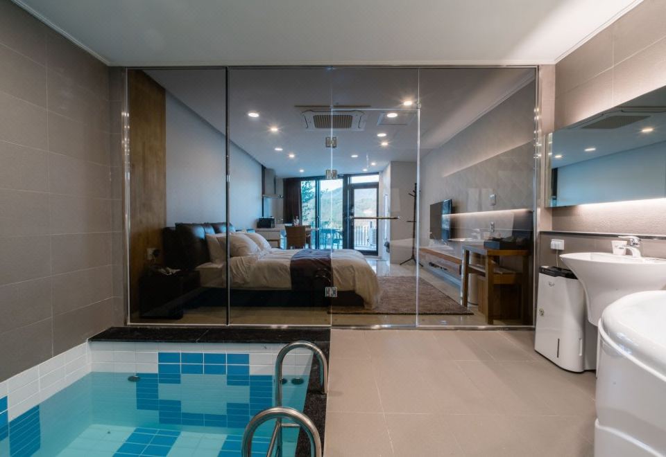 2. 지우리조트..