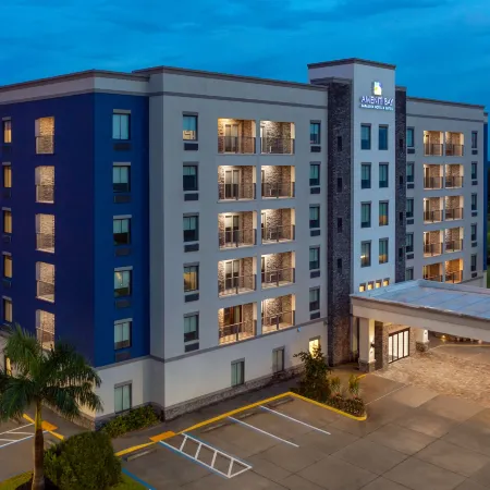 Coral Pointe Sarasota, an Ascend Collection Hotel