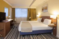 Holiday Inn Birmingham M6, Jct.7 Hotel berhampiran McColl＇s