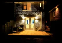 A Modern, Comfy Newly Remodeled 2Bd House Hotels near Dagenham & Redbridge Football Club Arena