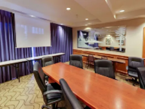 Comfort Suites Salem Hotels in Salem