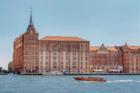 Hilton Molino Stucky Venice Отели рядом с достопримечательностью «Церковь Сан-Самуэле»