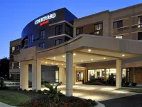 Courtyard Clarksville Hotels in Oak Grove