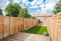 Stylish & Modern 3 Bed Flat in NW London with Garden Hotel dekat BAPS Shri Swaminarayan Mandir, London (Neasden Temple)