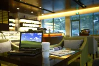 ฮอลิเดย์ อินน์ อู่ฮั่น ริเวอร์ไซด์ บาย IHG - ที่มีบาร์