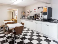 Super 8 by Wyndham Bloomington Hotels in Bloomington