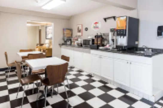 ซุปเปอร์ 8 บาย วินด์แฮม บลูมิงตัน/นอร์มอล โรงแรมในบลูมมิงตัน