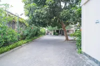 RedDoorz Near Rumah Sakit Baptis Kediri Hotels in Pesantren