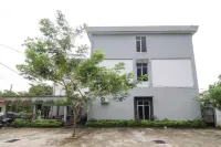 Puri Asri Reformasi Hotels near Masjid A. Yani Mega Mall