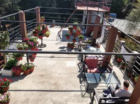 Langtang View Nagarkot Bed and Breakfast Отели рядом с достопримечательностью «Nagarkot Waterfall»