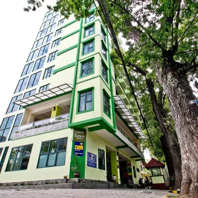 Green Batara Hotel Hotels near Cihampelas