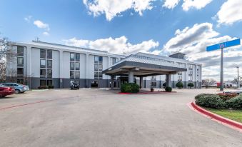 Motel 6 Lewisville, TX - Medical City