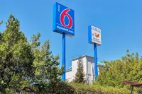 Motel 6 Belmont, CA - San Francisco - Redwood City - parking