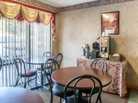 Econo Lodge Inn & Suites Hotels in Murfreesboro