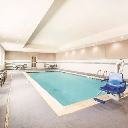La Quinta Inn & Suites by Wyndham Dallas Plano - the Colony